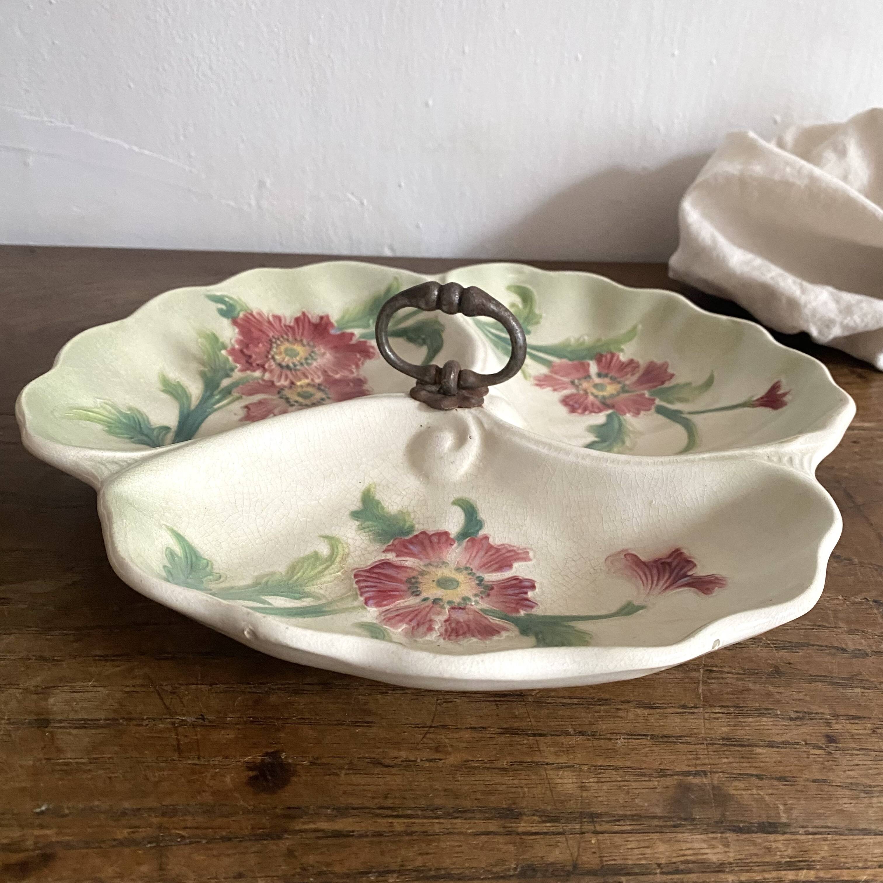Art Nouveau slip dish with poppy decoration