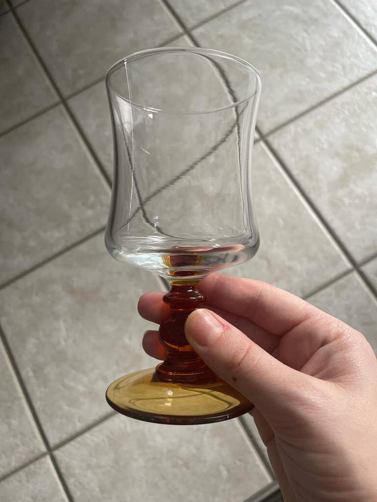 Amber wine glasses - set of 4 glasses