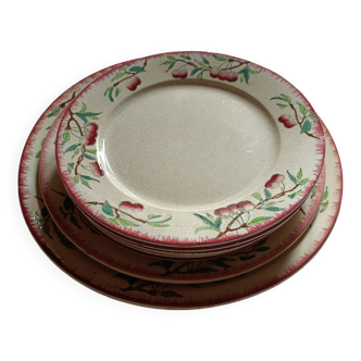 Rares, 6 assiettes et 2 grands plats Sarreguemines décor cerises