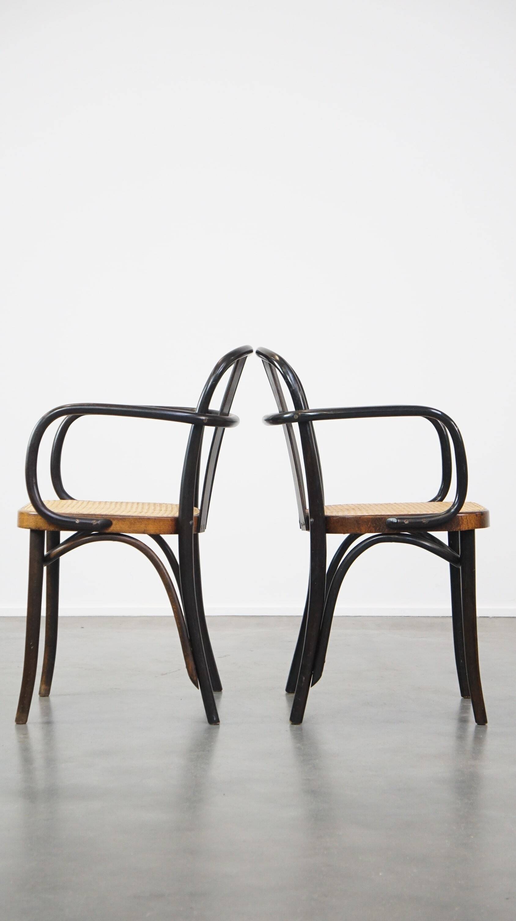 Set of 2 vintage wooden design dining/bistro chairs with woven seats