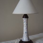 Lampe à poser de table de chevet d’appoint en faïence et socle en bois