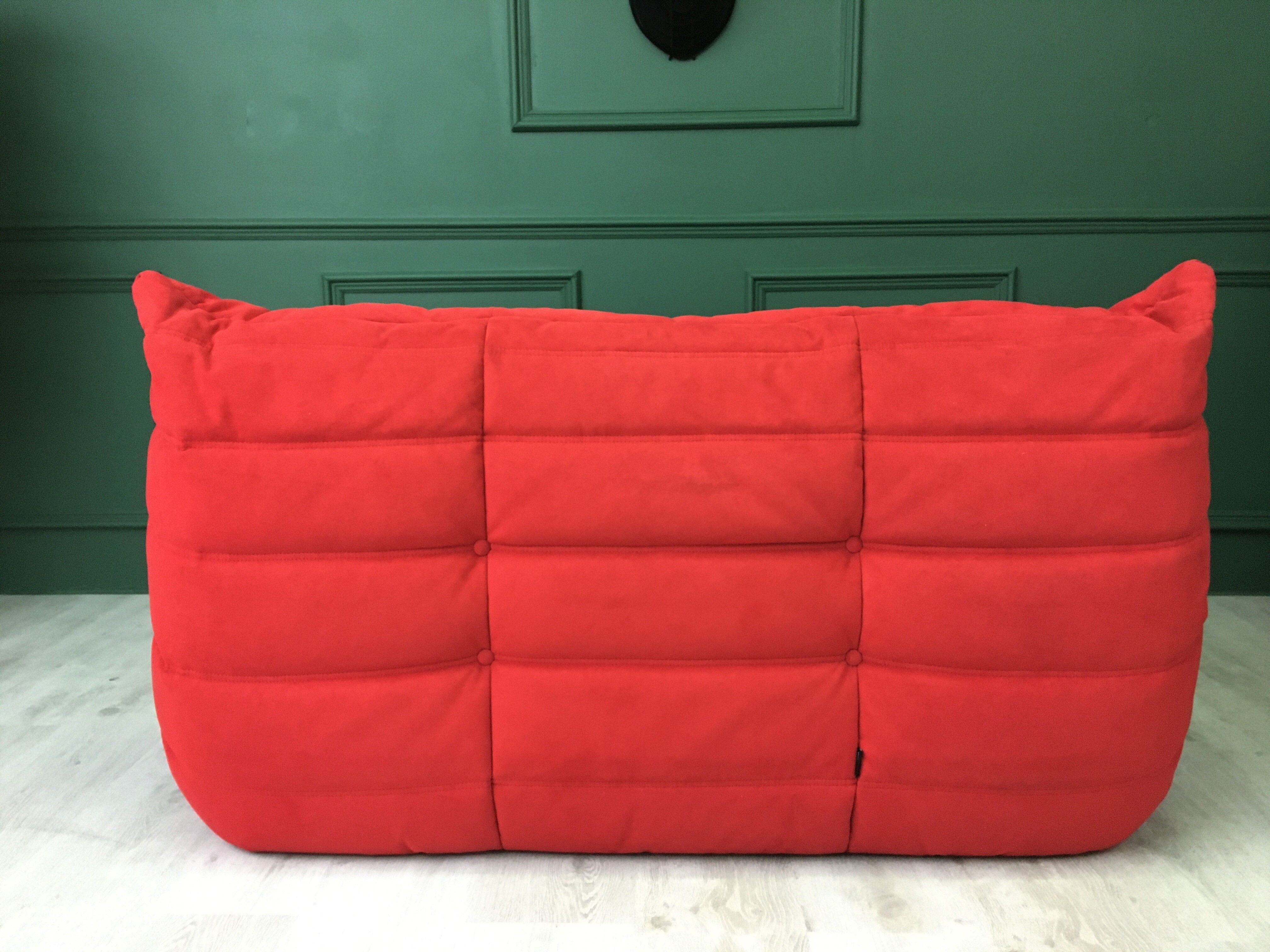 Togo rouge par Michel Ducaroy pour Ligne Roset