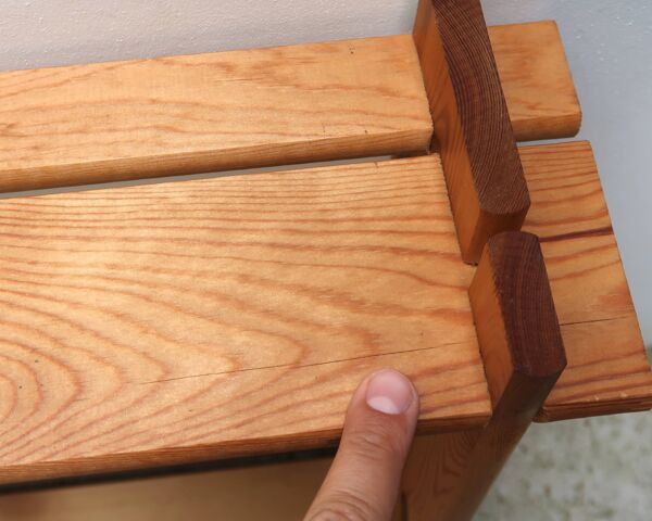 Etagère murale en pin Maison Regain, années 70