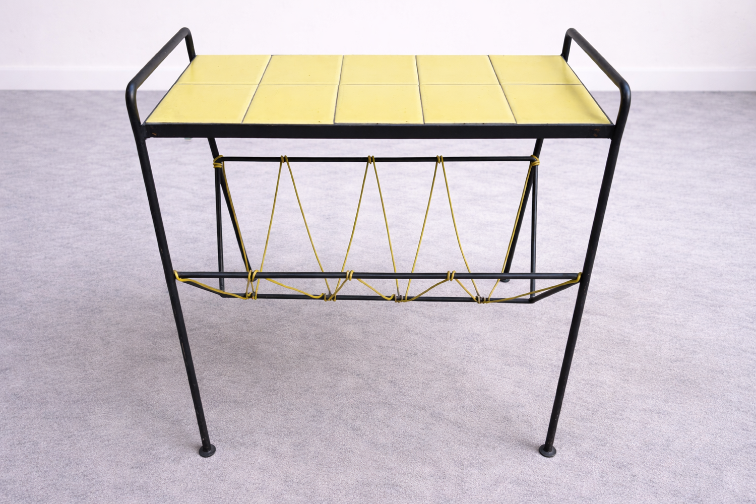 Vintage magazine rack with tray – 60s/70s style