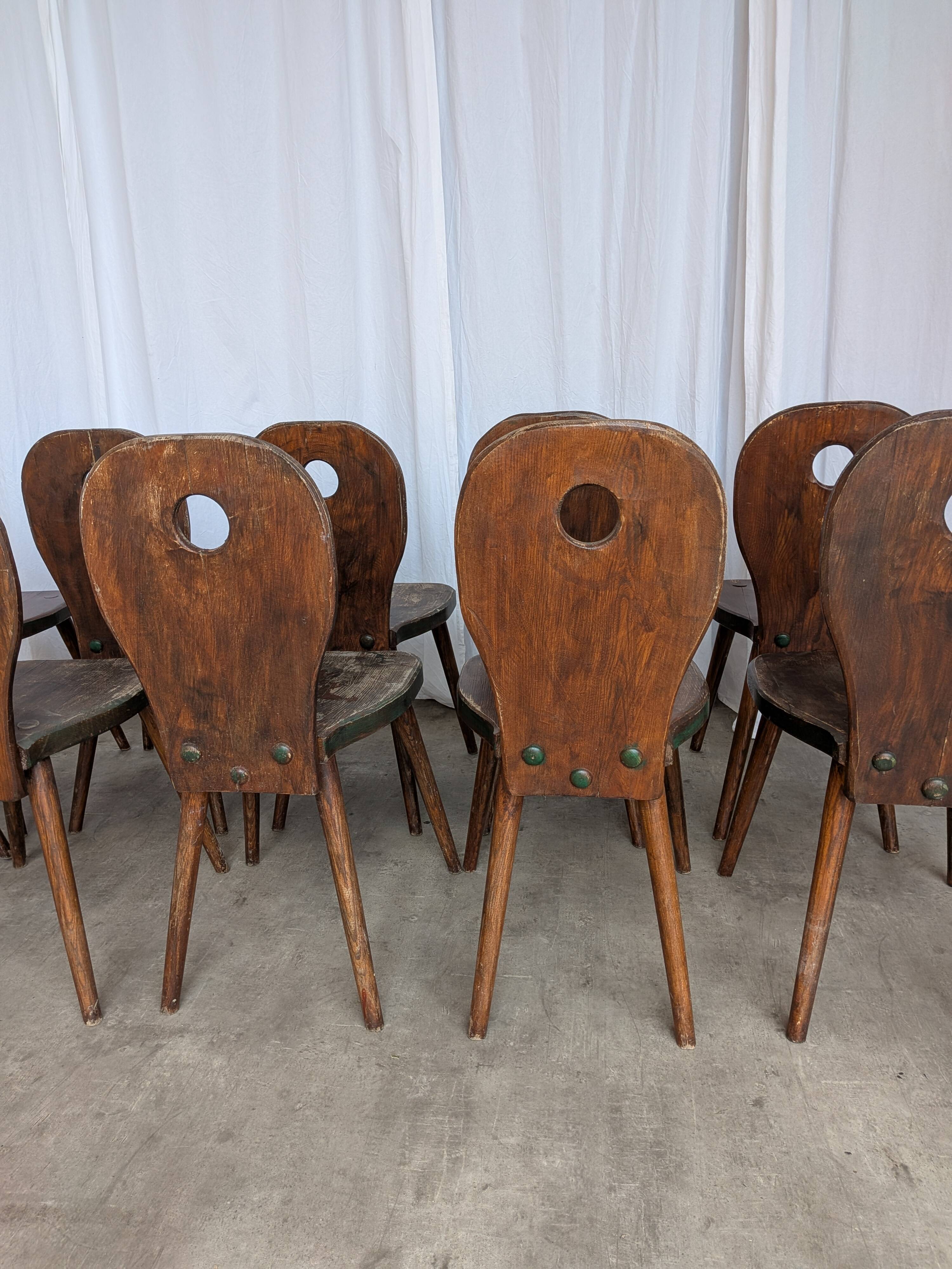 8 chaises brutalistes vintage en bois