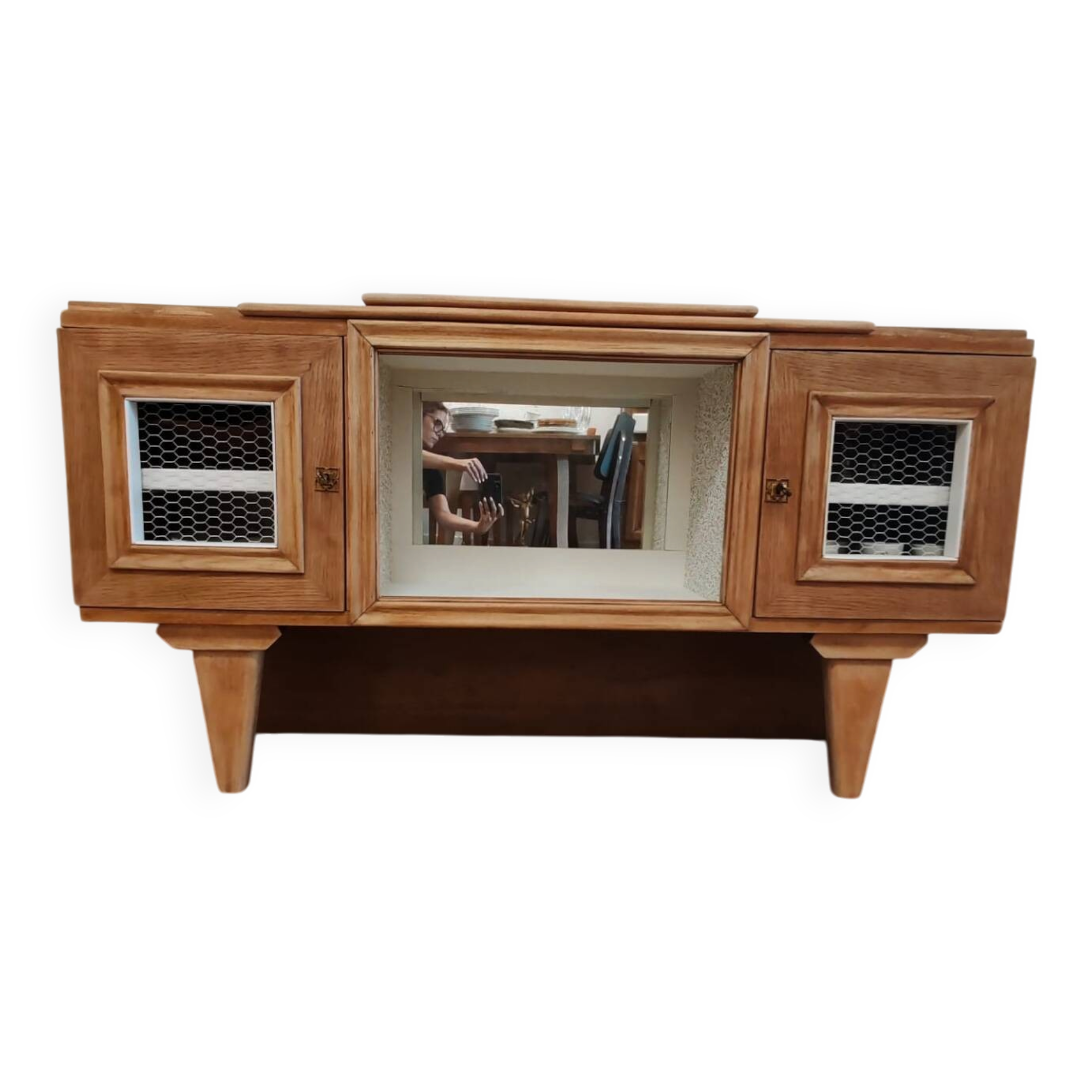 Fully restored buffet