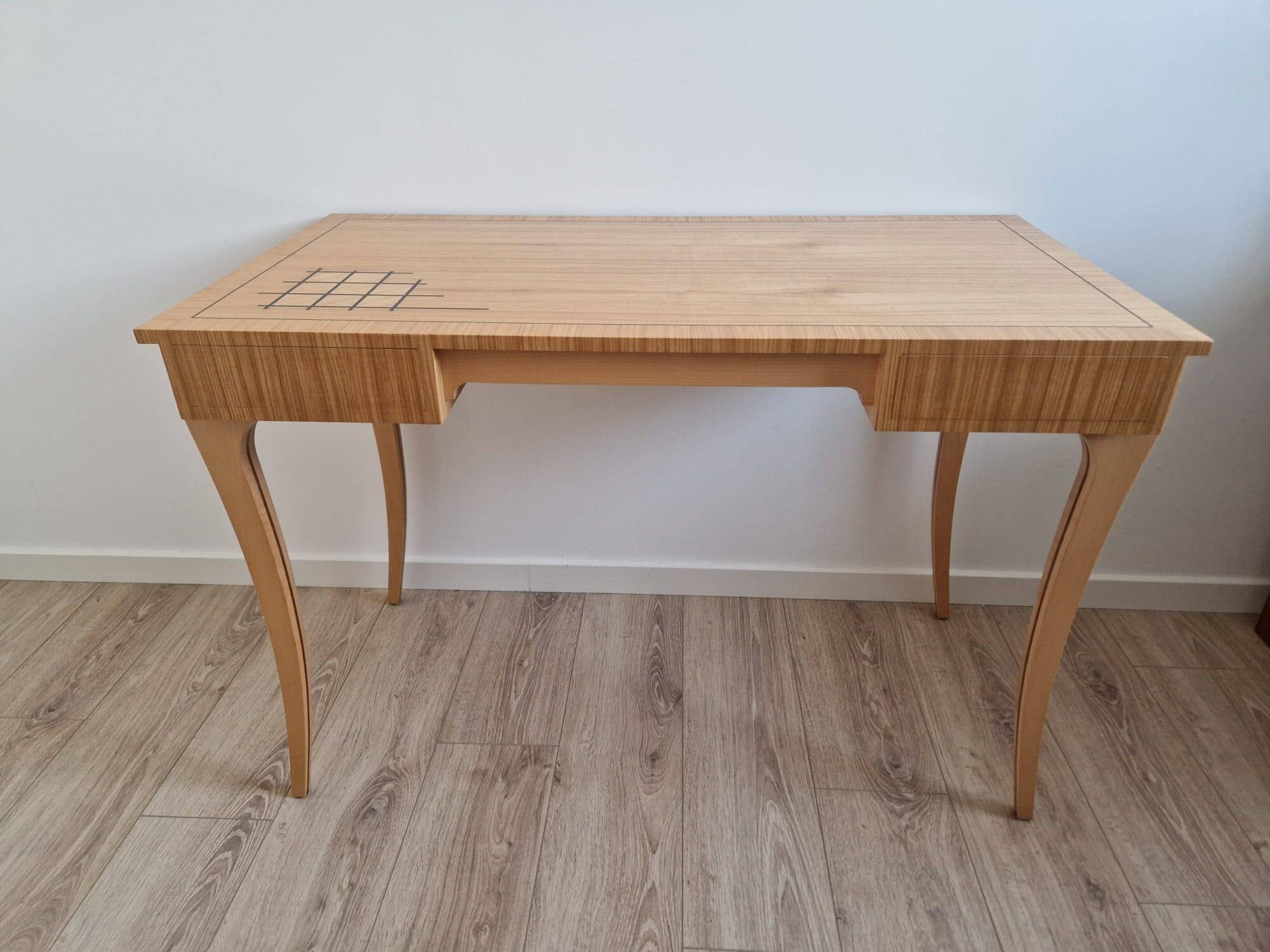 Bureau comtemporain avec son gradin