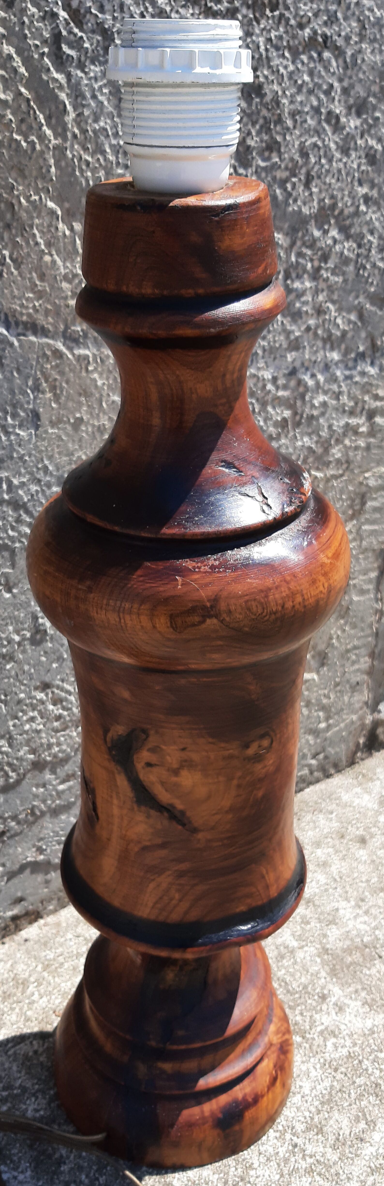 Pied de lampe en bois
