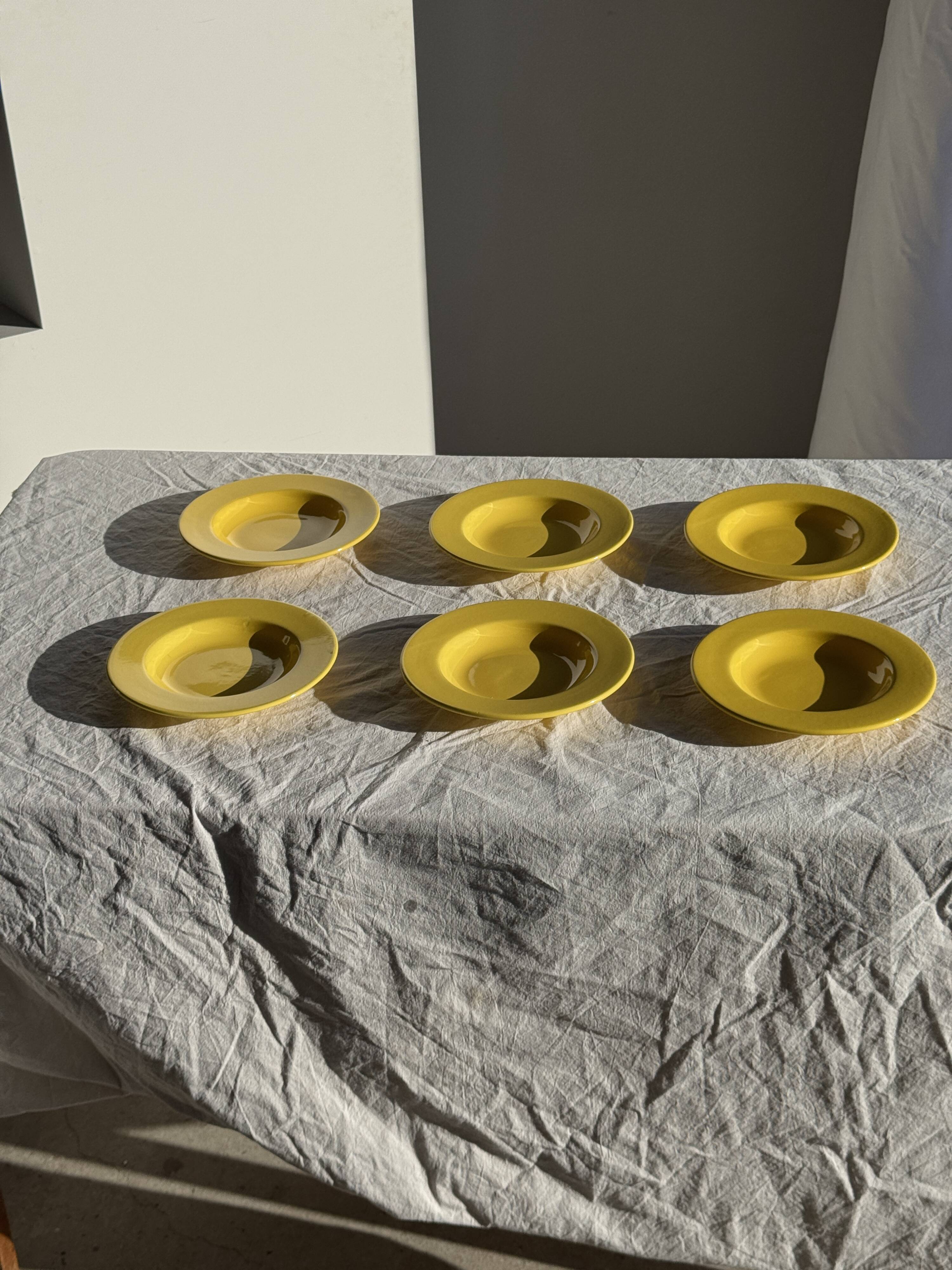 Set of 6 vintage yellow deep plates D22.5 H3.5