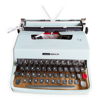 Olivetti Lettera 32 portable typewriter, functional, new ribbon