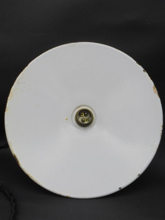 Enamelled sheet metal suspension