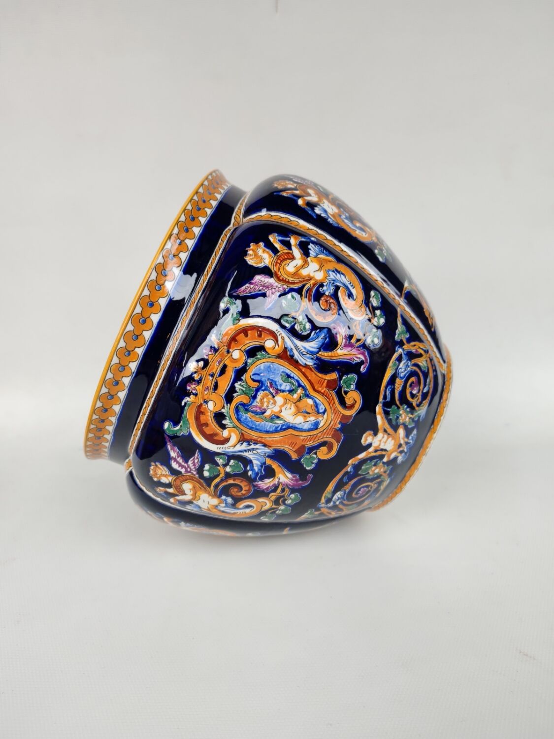 Earthenware cache pot from Gien, Renaissance model, 20th century.