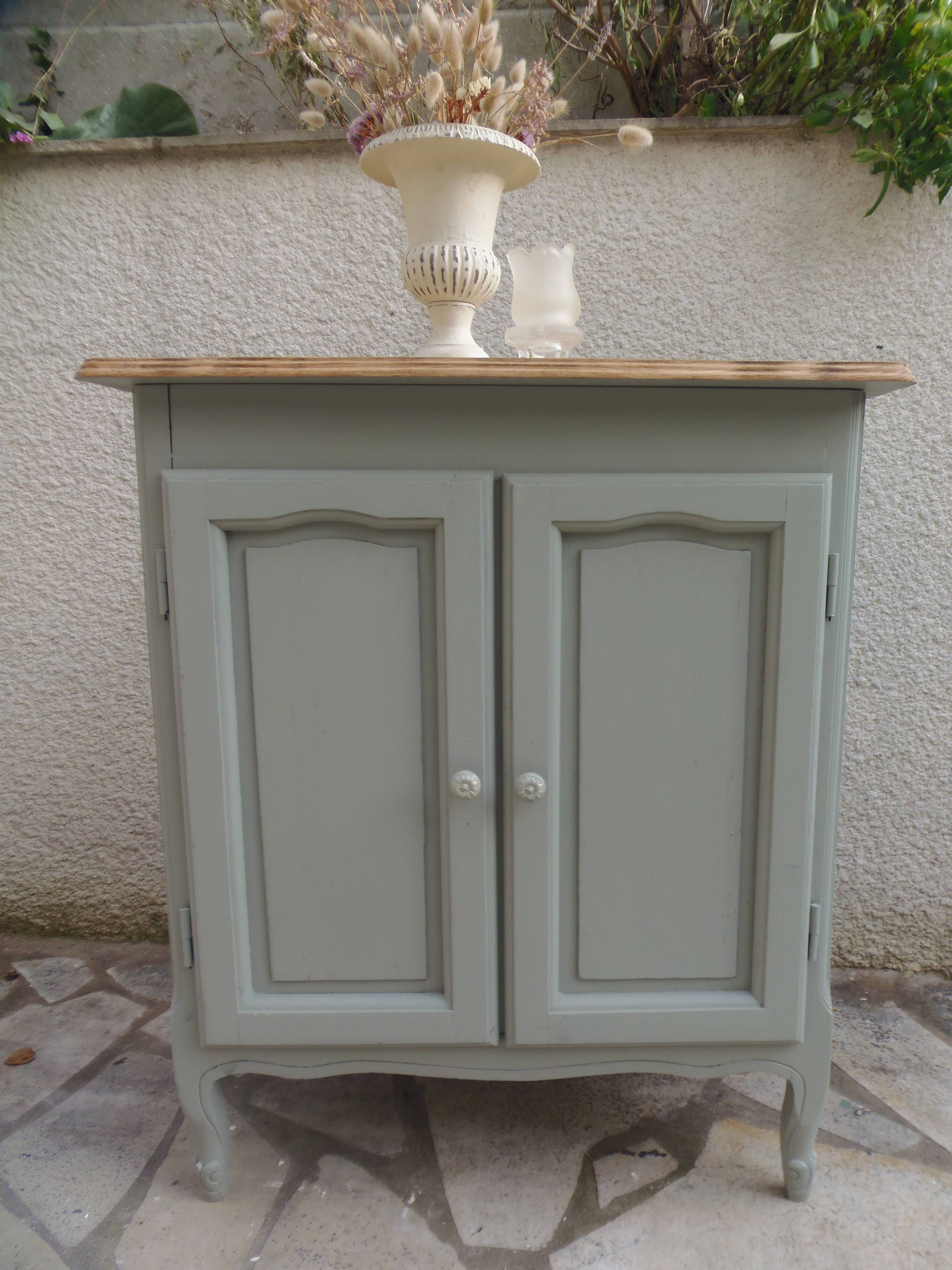Small vintage piece of furniture with a shallow depth, re-enchanted in grey-green.