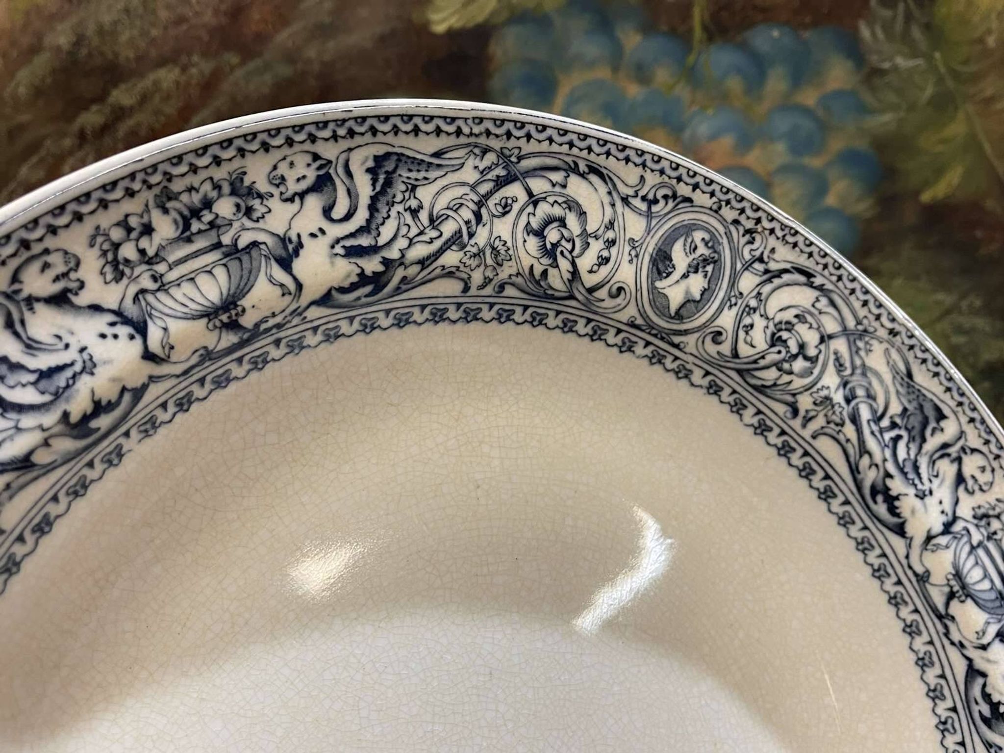 Pair of round Minton English porcelain dishes, Florentine pattern