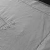 Sheet in linen embroidered on wide thread