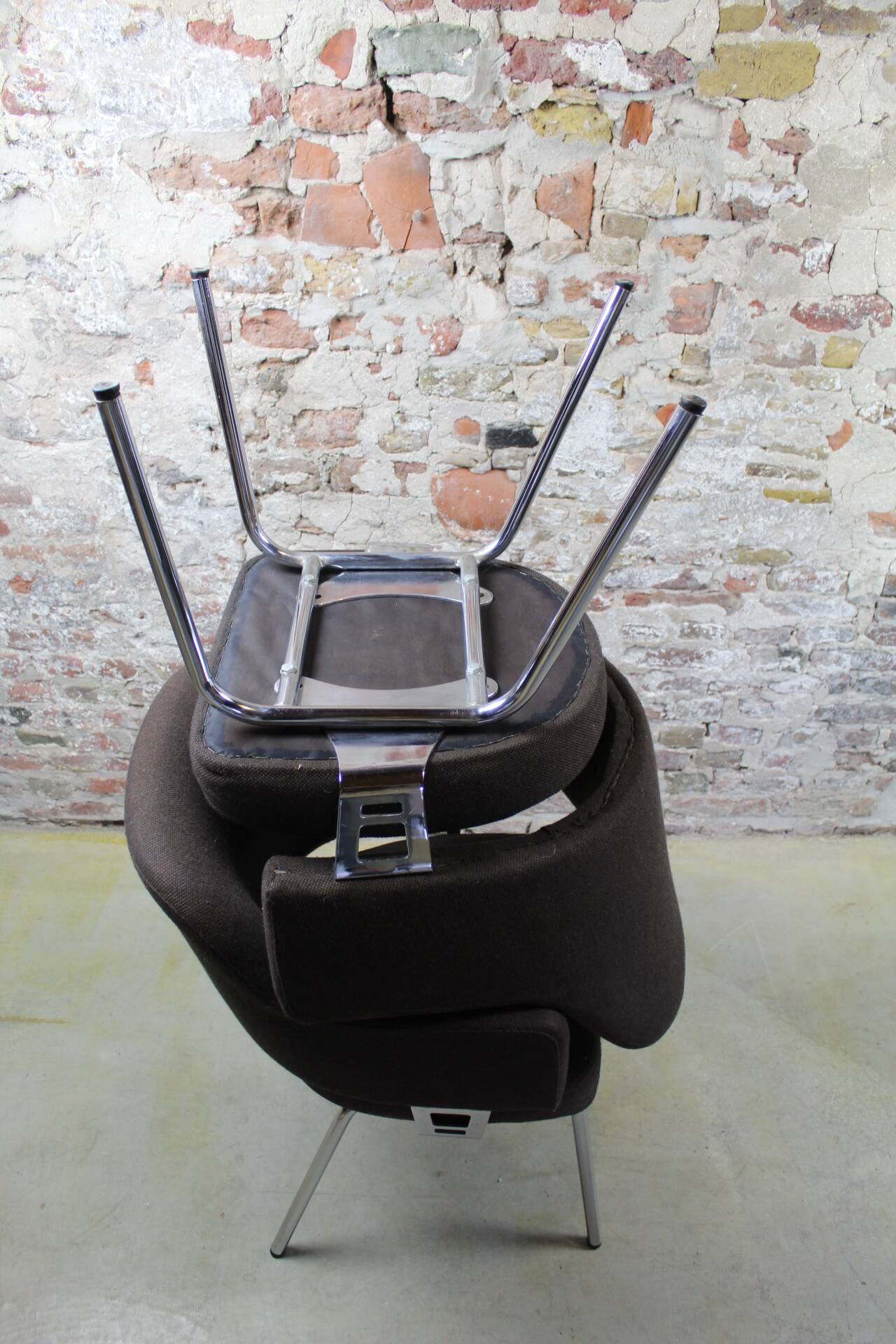 Set of #2 Eero Saarinen style dining chairs