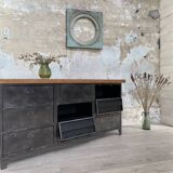 Industrial row in metal and oak.