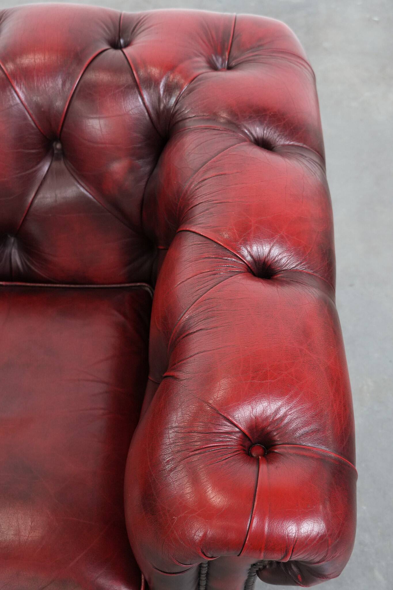 Red English cowhide Chesterfield armchair finished with decorative nails