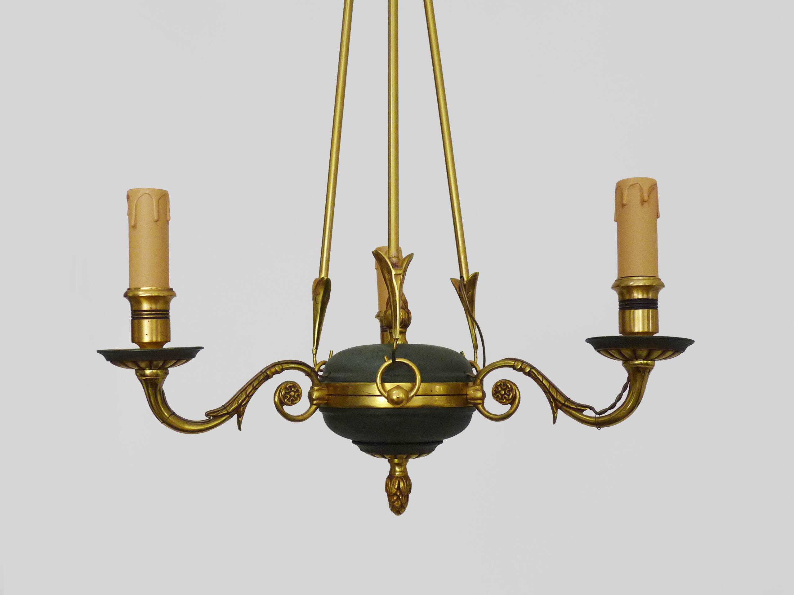Chandelier, suspension in gilded bronze and green sheet metal with 3 arms, Empire style. Early 20th century