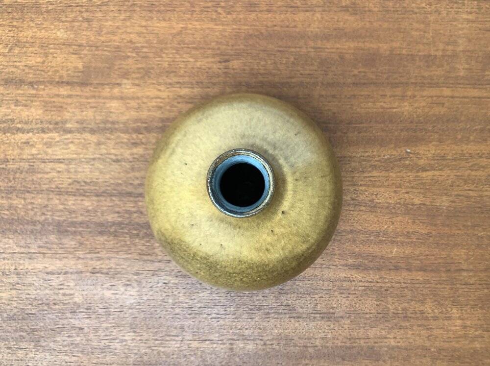 Mid-century German studio pottery vase by Janne Reckert-Cordua, Sylt Keramik, 1960s.