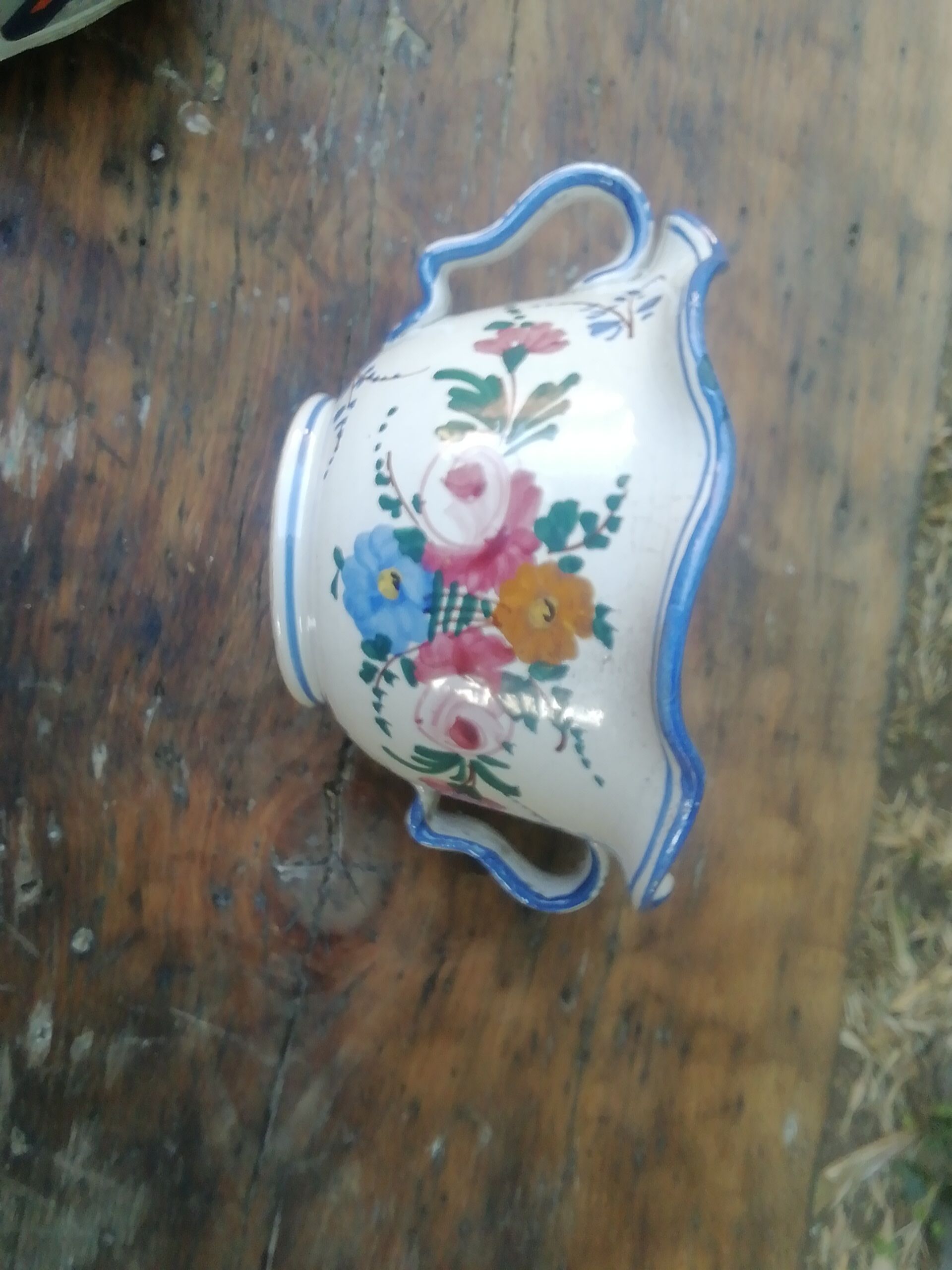 Ancient italue container