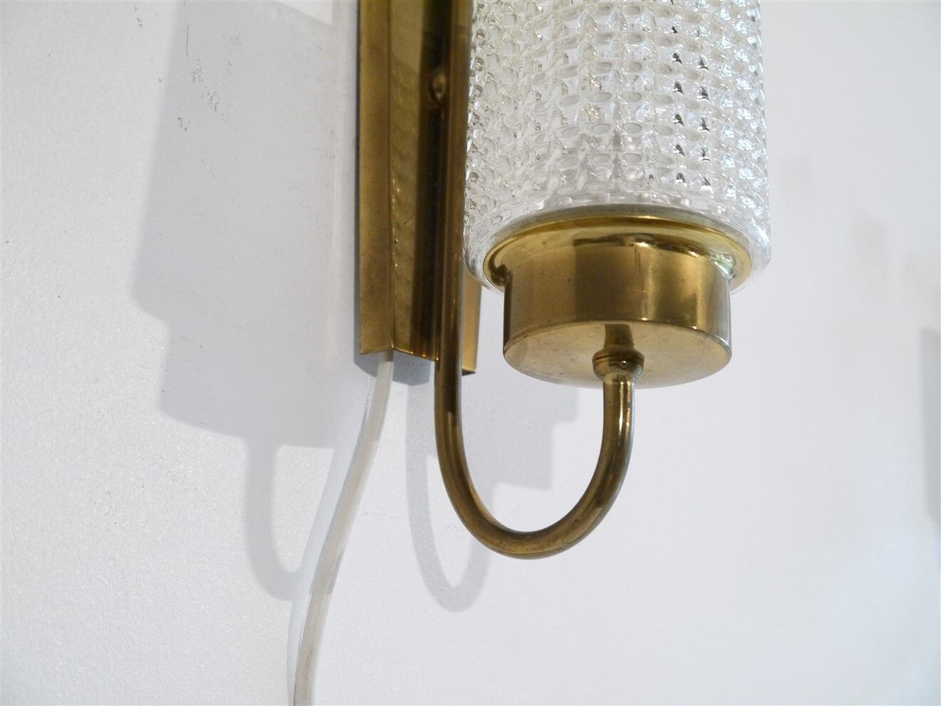 Pair of vintage wall lamp in brass and glass
