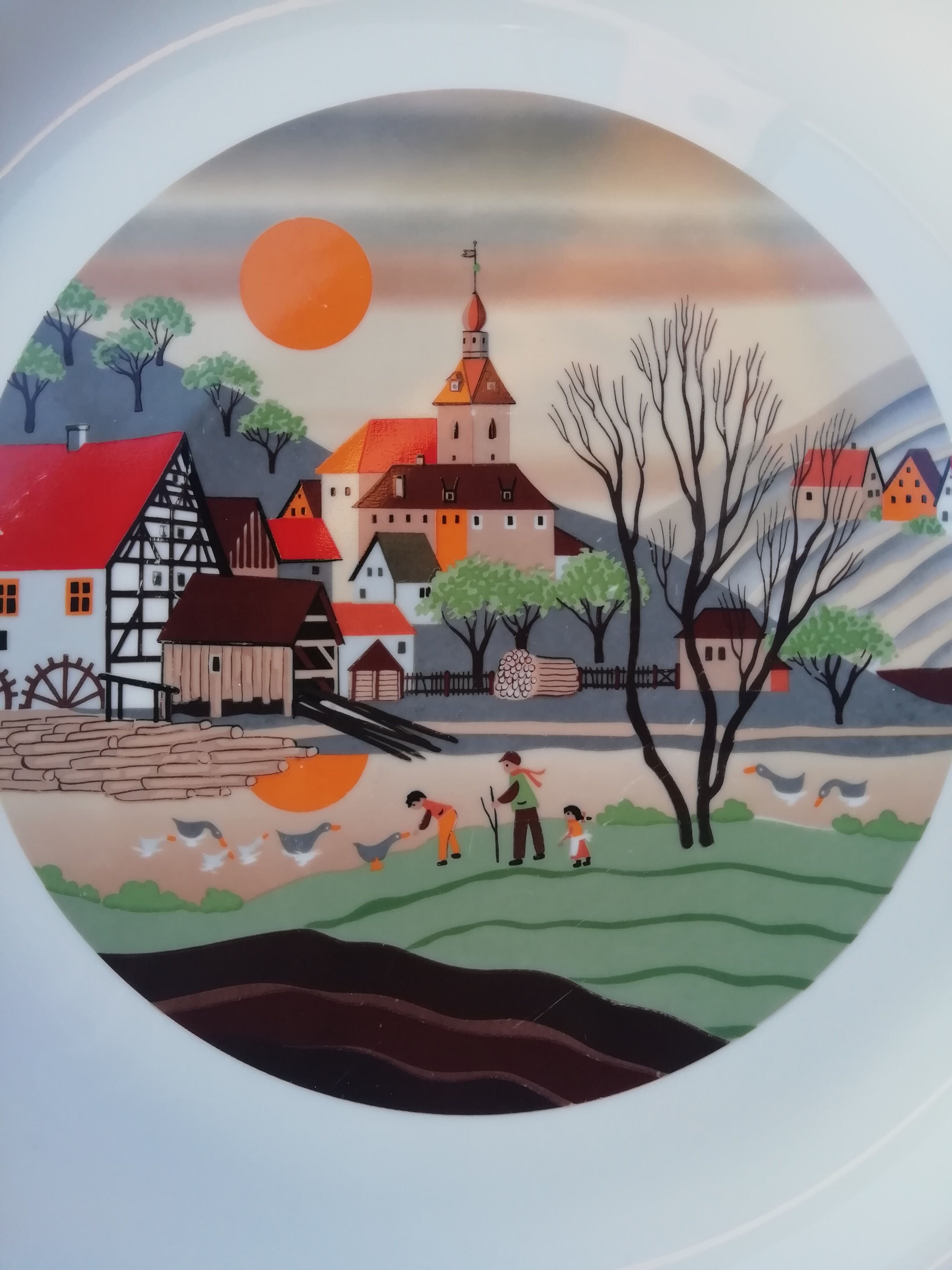 Dish with naïve pillivuyt décor