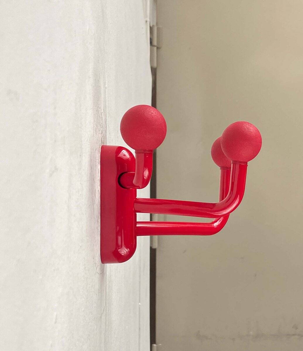 Postmodern Italian folding coat rack by Patrizia Angeloni for Confalonieri, 1980s.