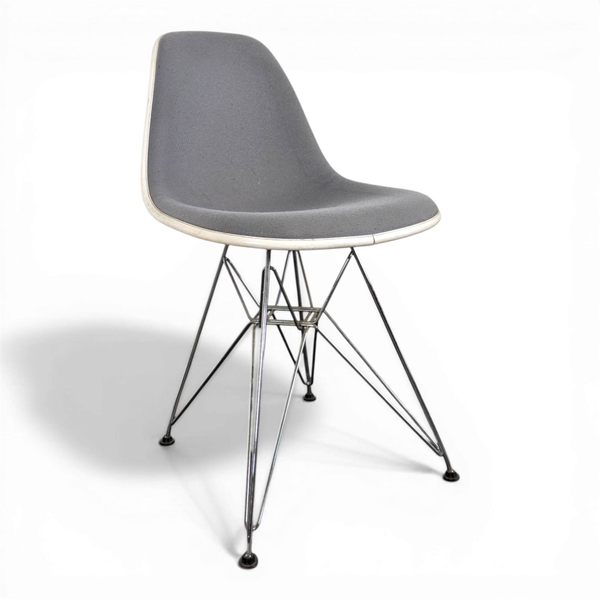 Chaise Vitra Eames DSR rembourrée grise