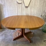 Vintage extendable round table
