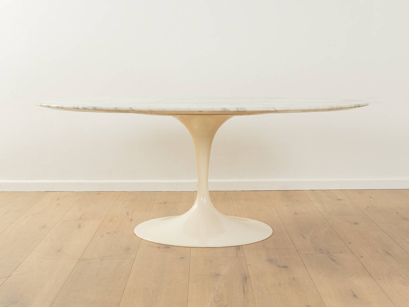 Oval tulip coffee table, Eero Saarinen