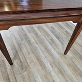 Extendable table in laminate