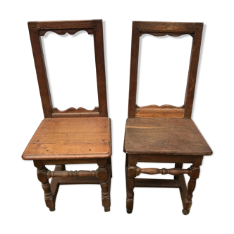 Two lorraine chairs in massive