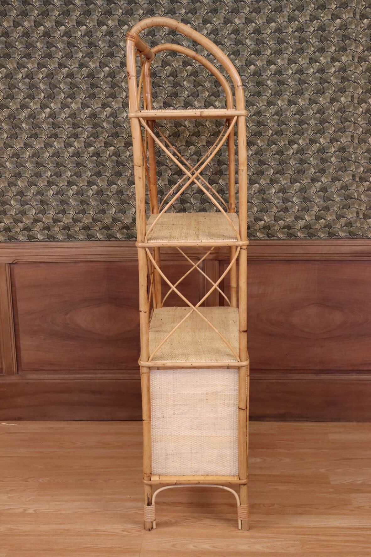 Stepper shelf Rattan