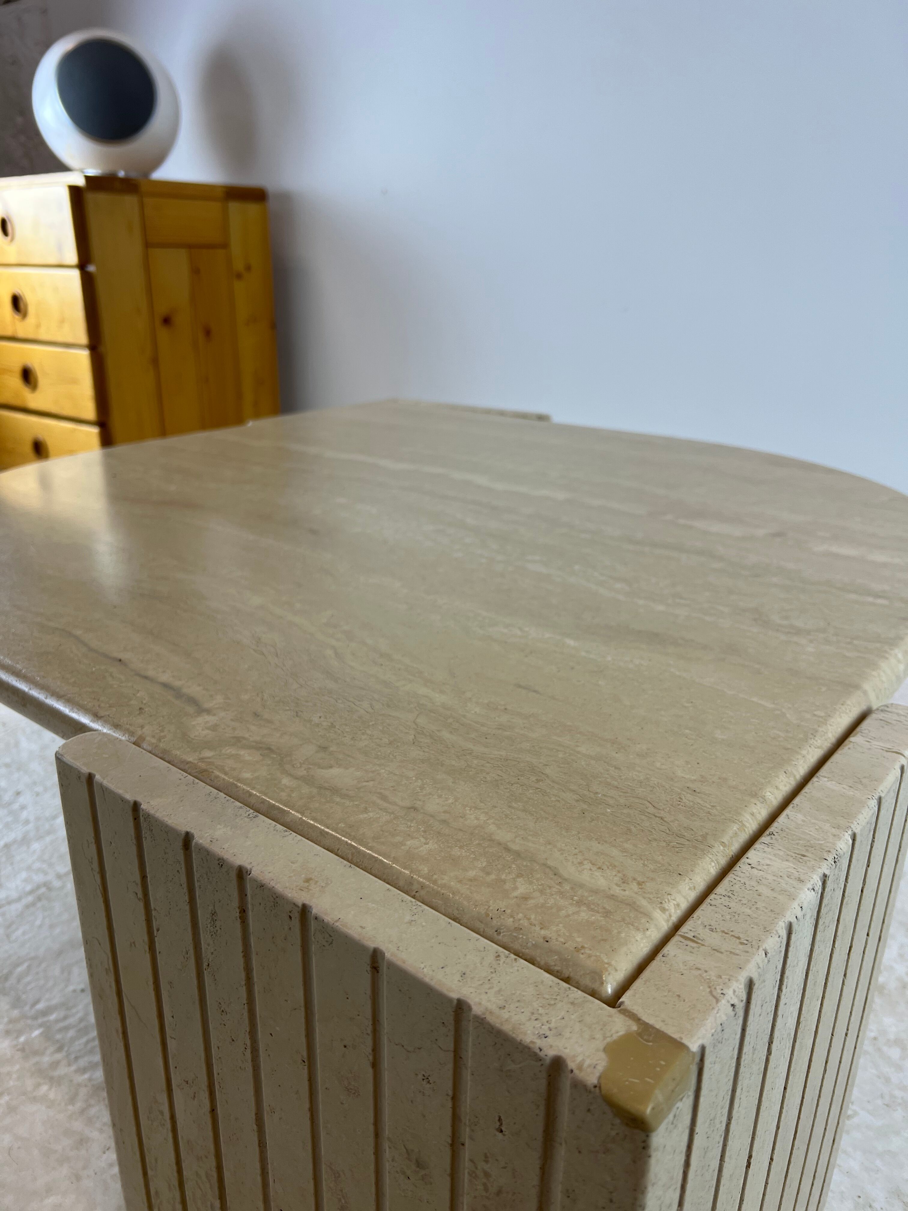 Coffee table Roche Bobois "eye" in travertine, 1970