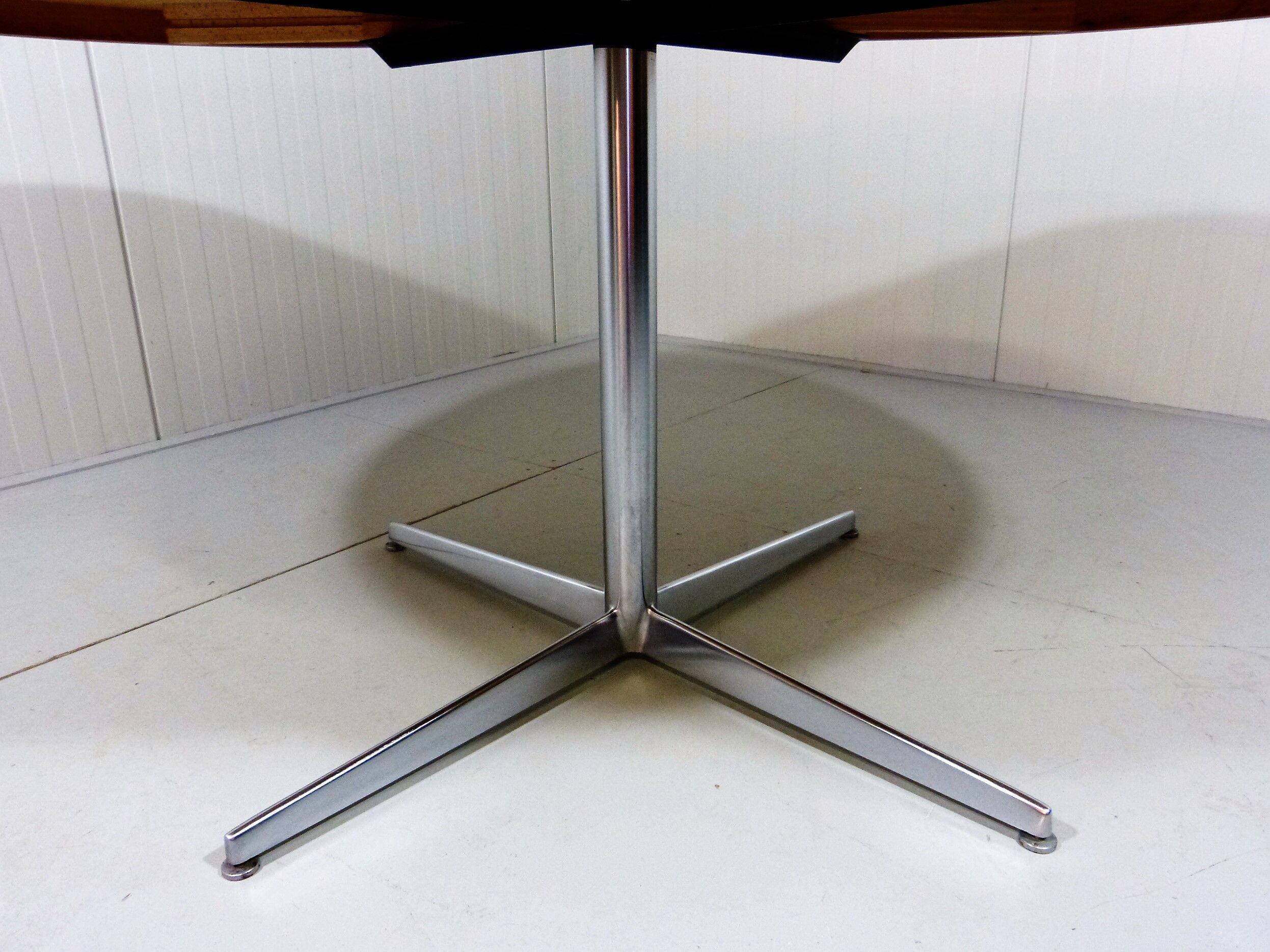 Retractable dining table round oval, 1960’s