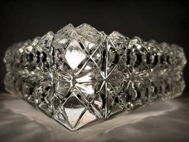 Square porthole ceiling light in chiseled glass from the 60s-70s
