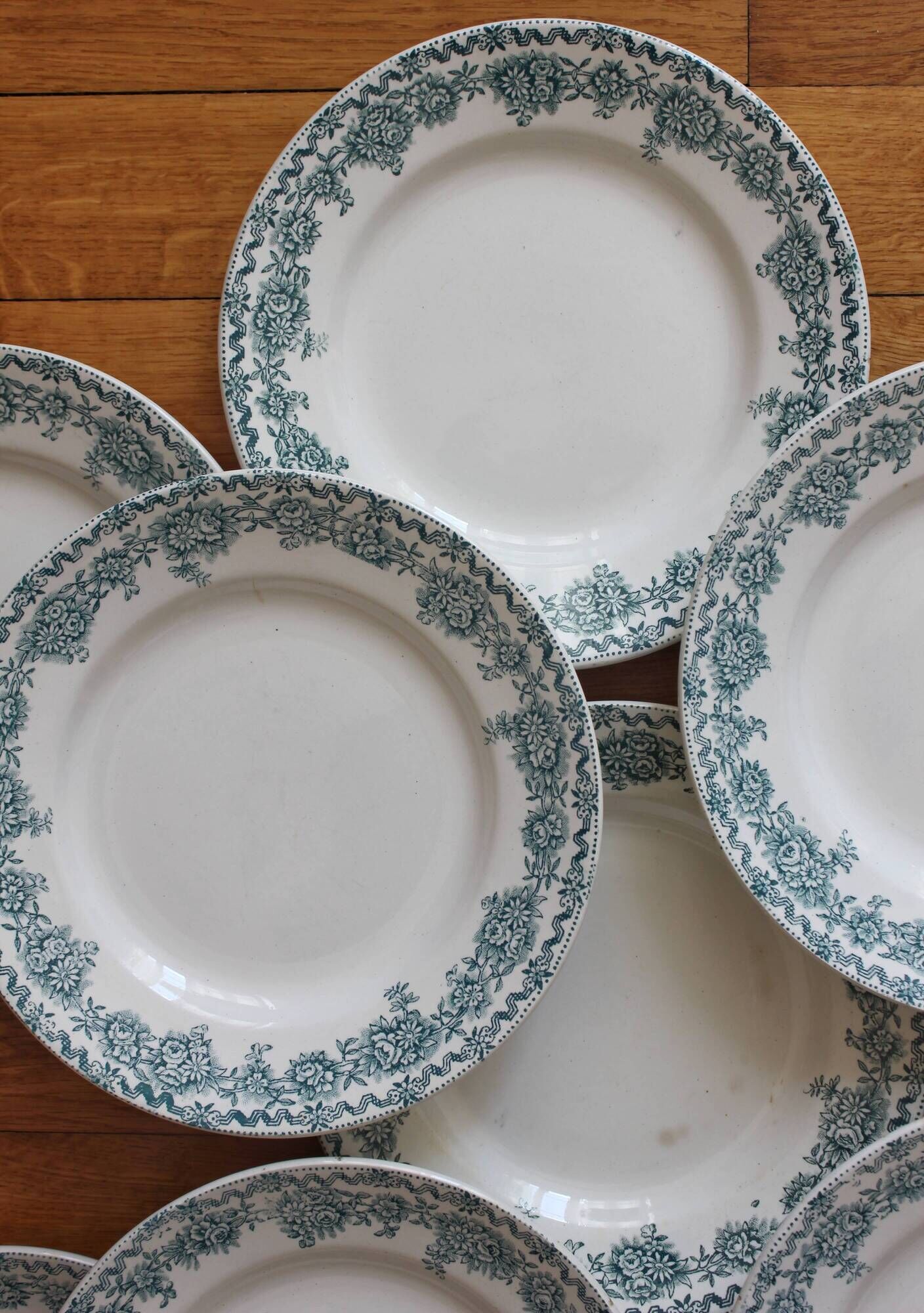 11 flat plates in iron earth "Argenton" Saint Amand early twentieth century