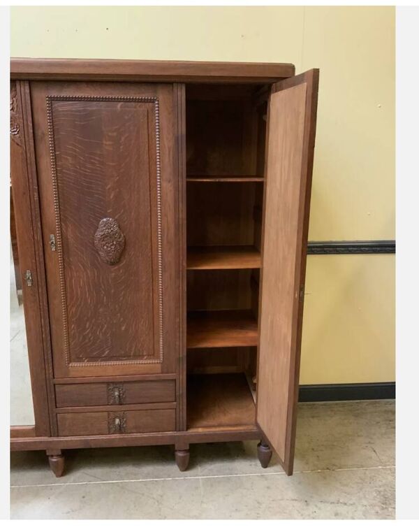 Armoire en bois sculpté, 2 miroirs, vers 1925