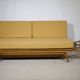 Lit de jour de style mid-century en bois de cerisier par Walter Knoll pour Knoll Antimott, années 1960.