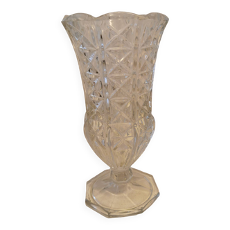 Vase en verre taillé