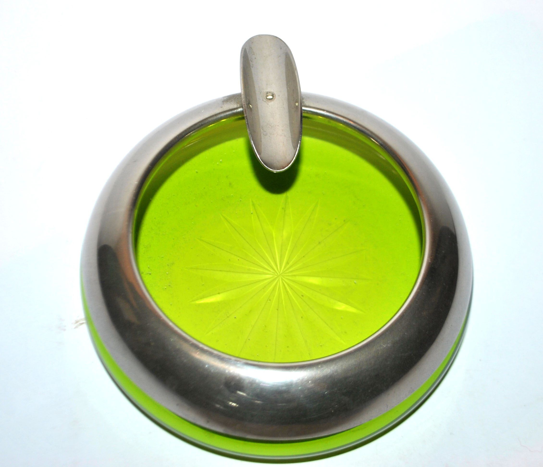 Cendrier cigare vintage en verre vert taillé et cerclage en étain