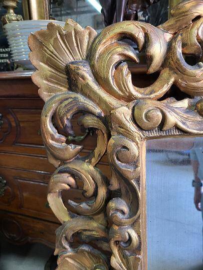 Miroir en bois dore a coquille