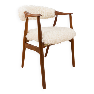 Th. Herlev, Farstrup solid teak chair in natural sheepskin upholstery, Denm