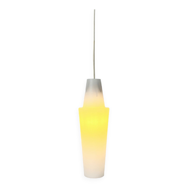 Ensemble de 2 calices en verre opalin du milieu du siècle, 1960