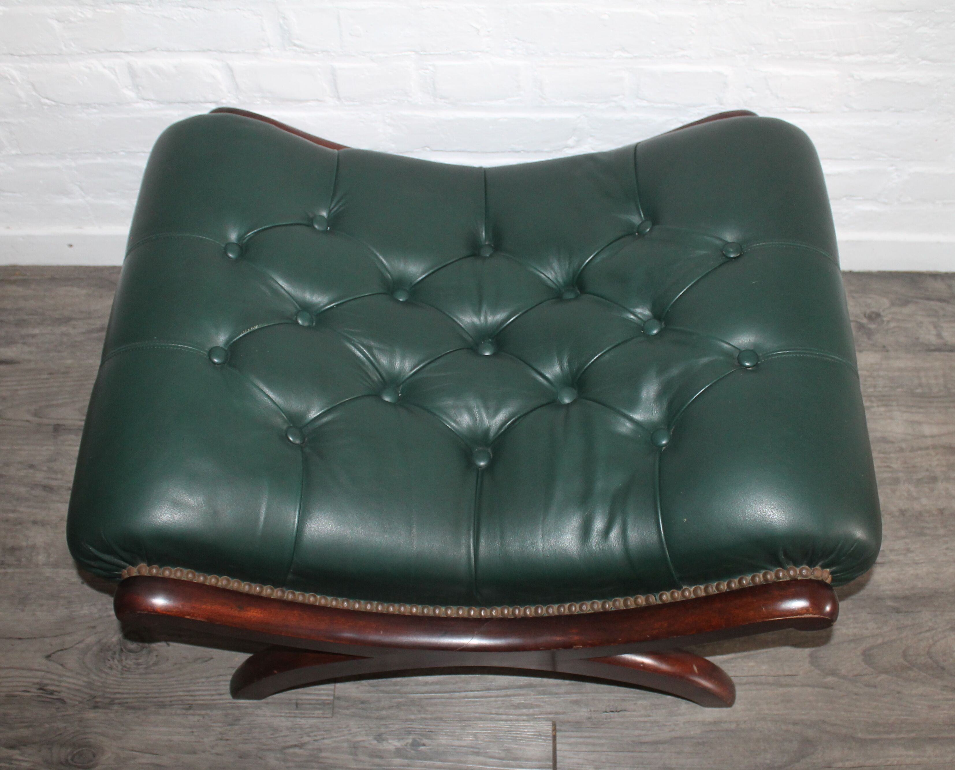 Chesterfield Ottoman padded leather set