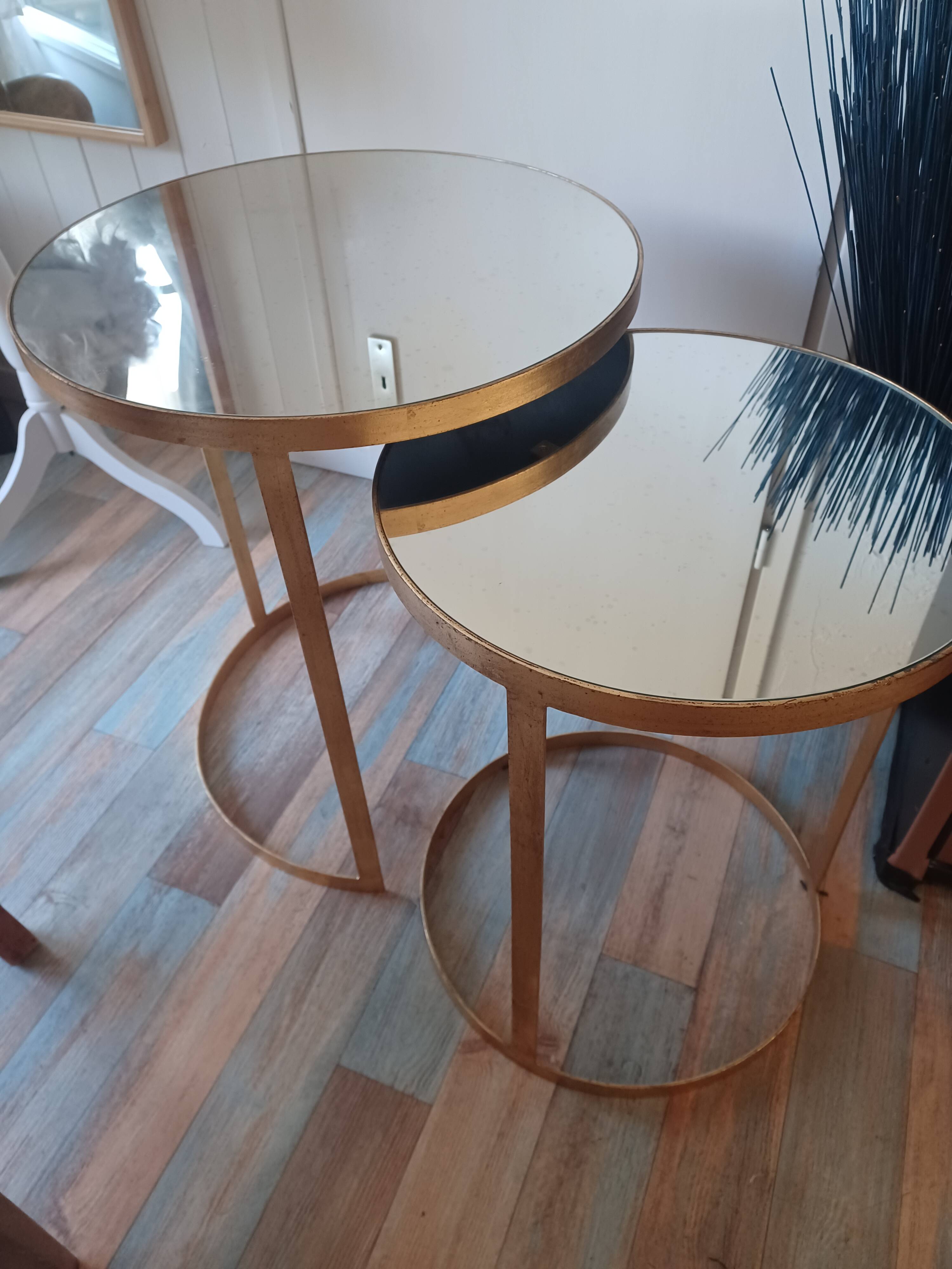 Nest of tables mirror design