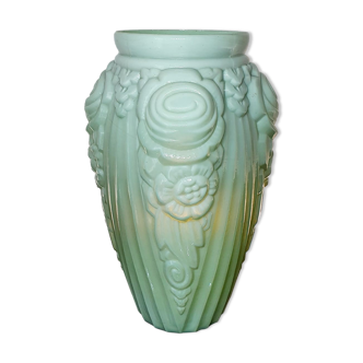 Vase en opaline Art Déco