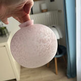 Vase boule moucheté rose