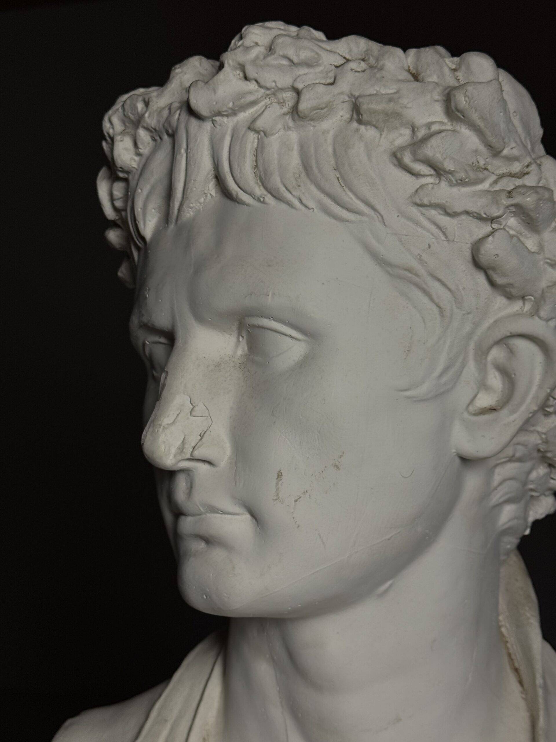Buste en plâtre de l'empereur Auguste